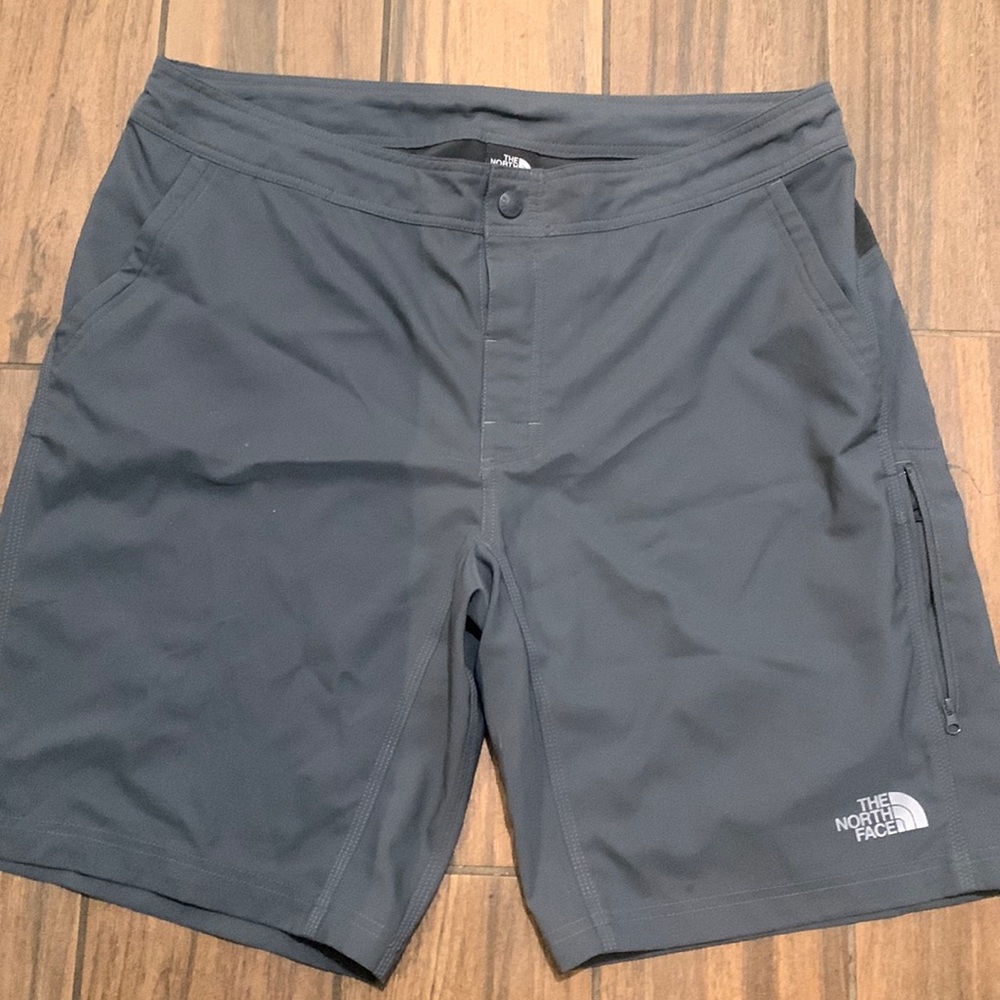 North Face Men’s Shorts Size 38